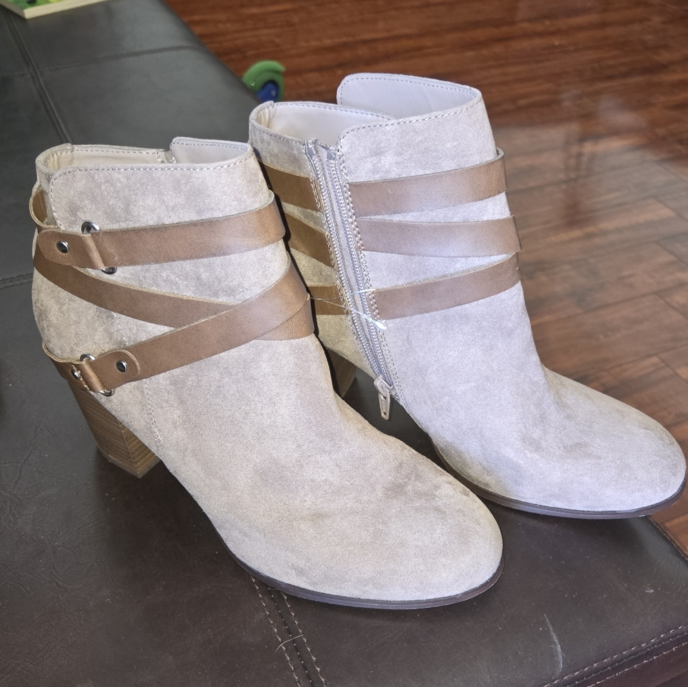 Boots, Size 10.5 Excellent condition. Great look with jeans or leggings outfit.